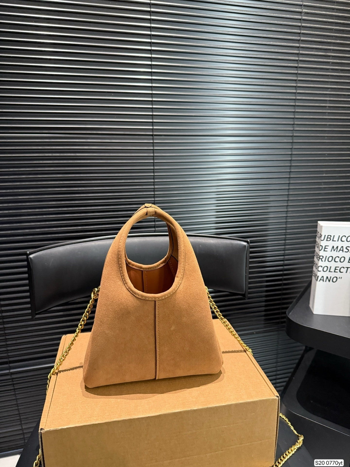 T588-807  Cowhide backpack diagonal cross