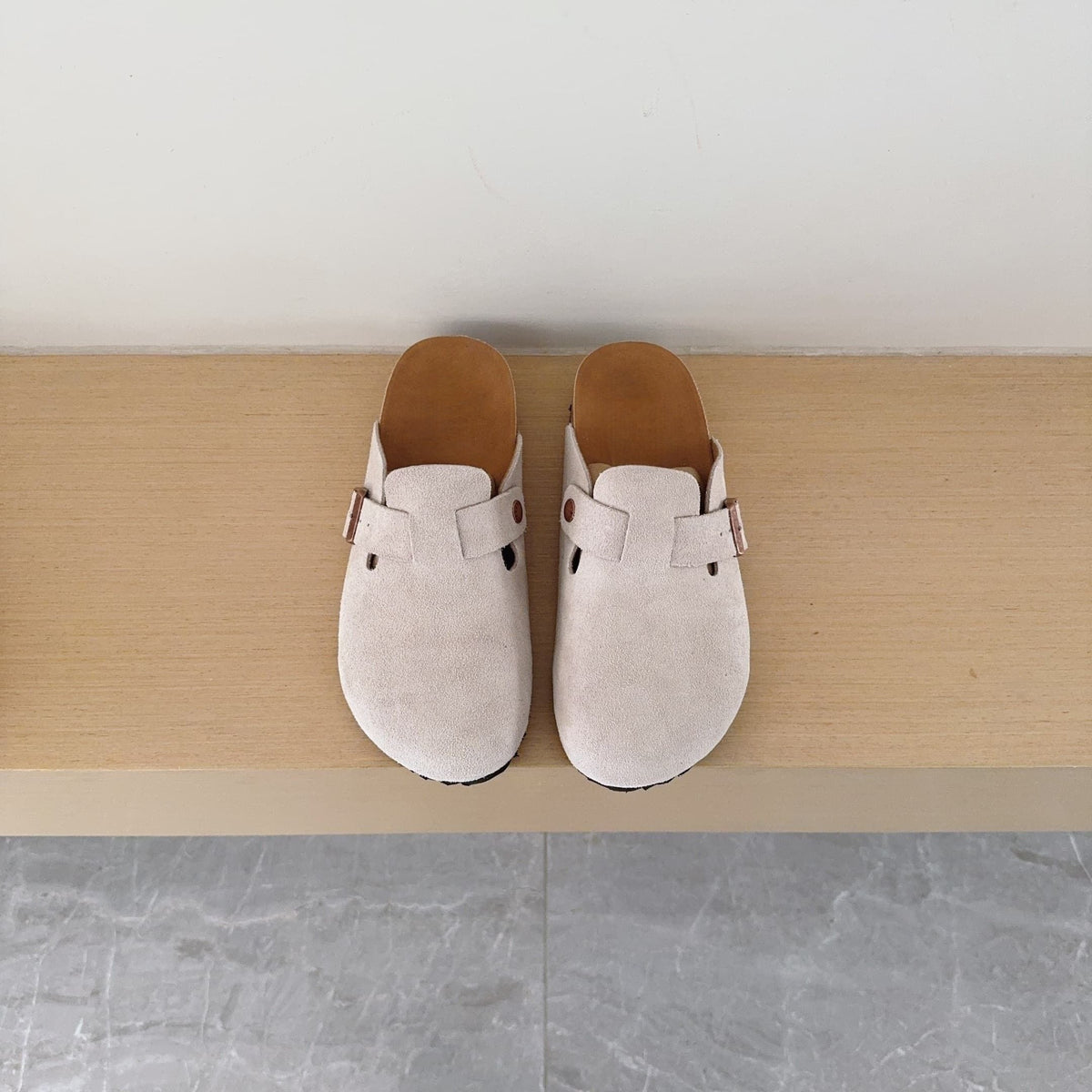 T588-936 Soft leather men's and women's summer round toe retro shoes