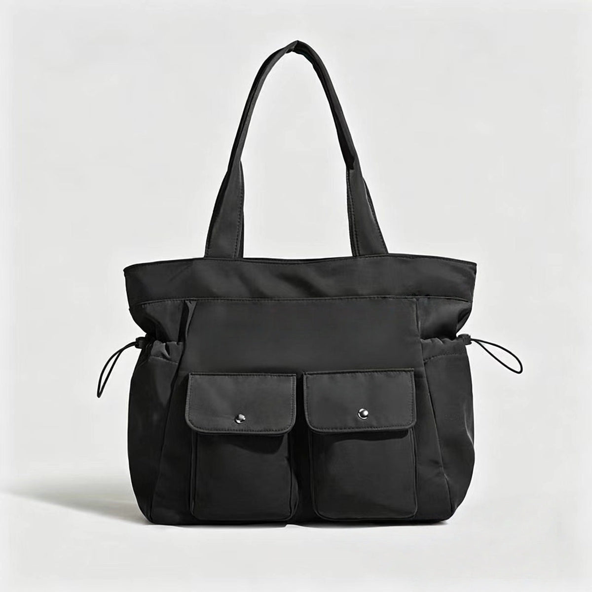 T588-1127    Minimally designed shoulder bag for commuting