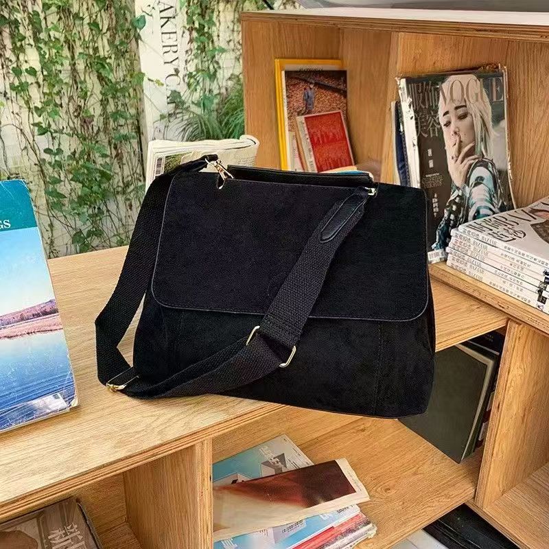 T588-915 Diagonal Autumn/Winter Large Capacity Commuter Postman Bag