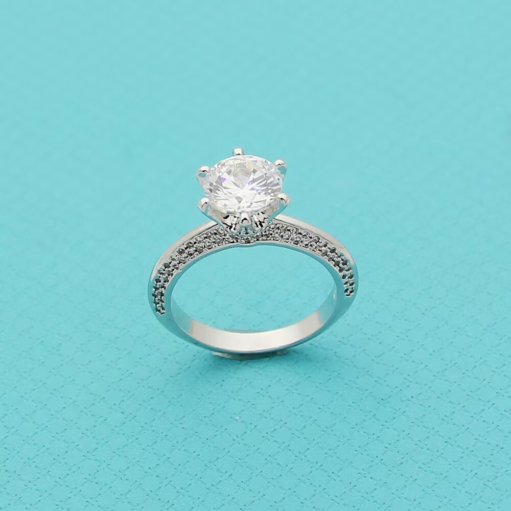 T588-857  Luxury Six Claw Diamond Ring 1 CT