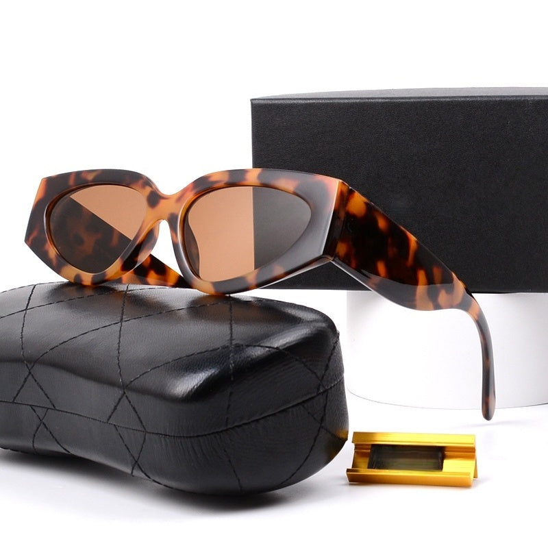 T588-1007   Cat eye sunglasses with personalized UV protection