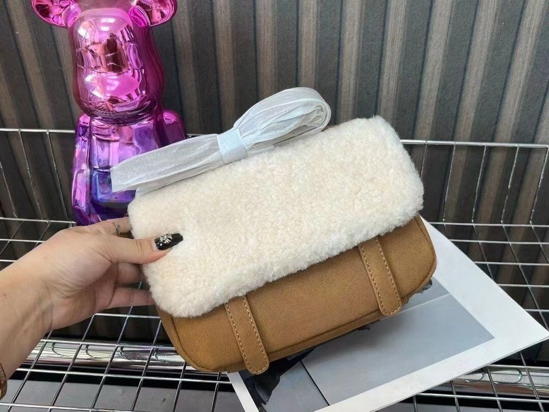 T588-788 Lamb Fleece Postman Bag Diagonal Mini