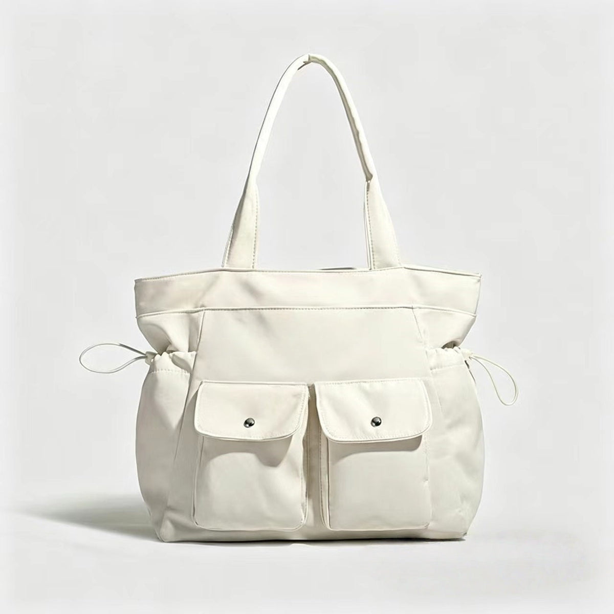T588-1127    Minimally designed shoulder bag for commuting