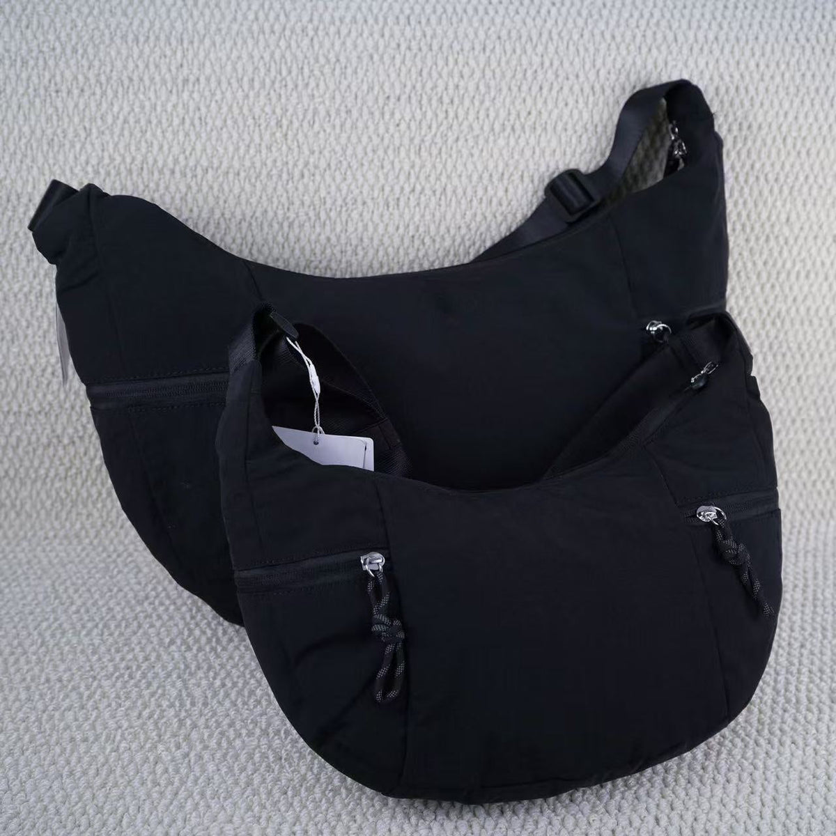 T588-894  Women's diagonal cross bag with cow horns, single shoulder crescent bag