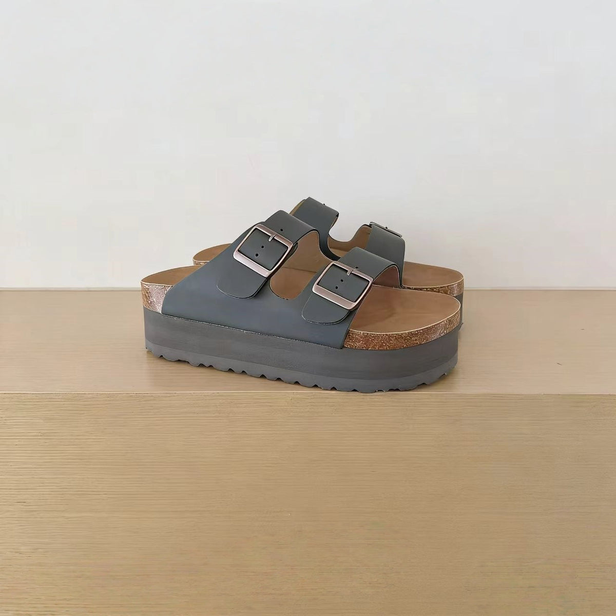T588-1084 Thick soled sandals without heels for outdoor wear, summer trend