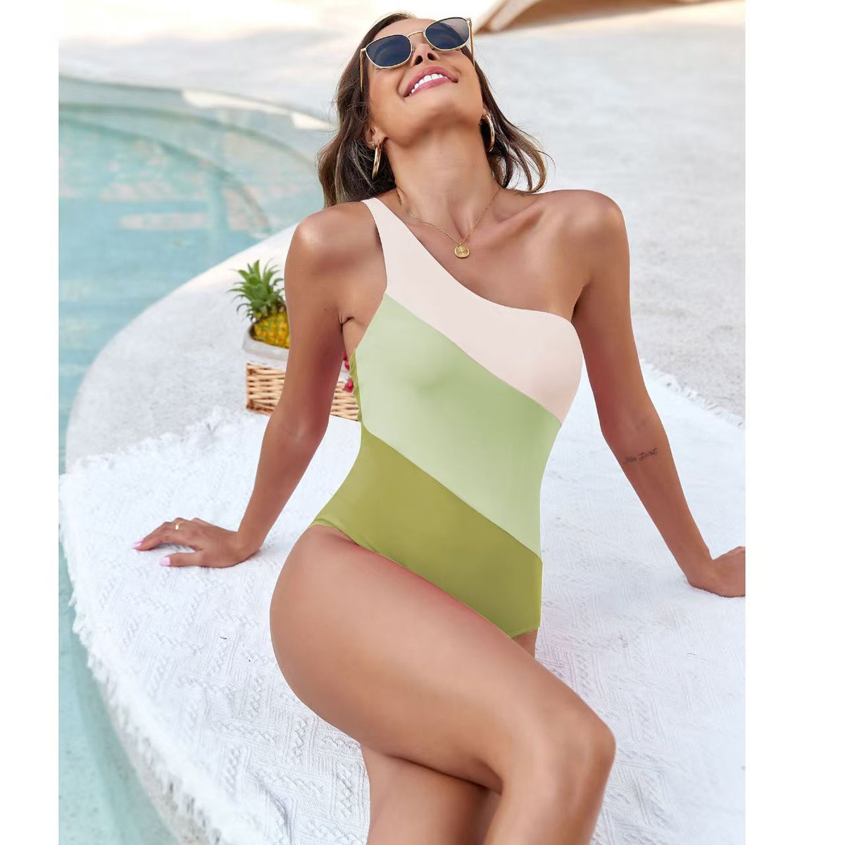T588-997   Swimsuit splicing one-piece