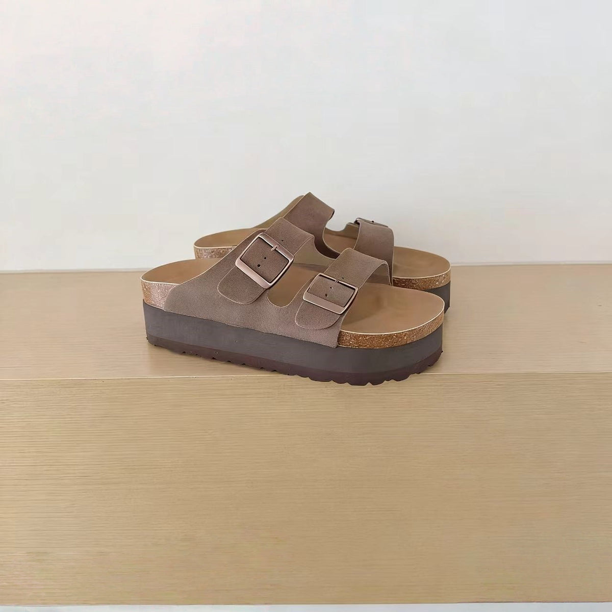 T588-1084 Thick soled sandals without heels for outdoor wear, summer trend