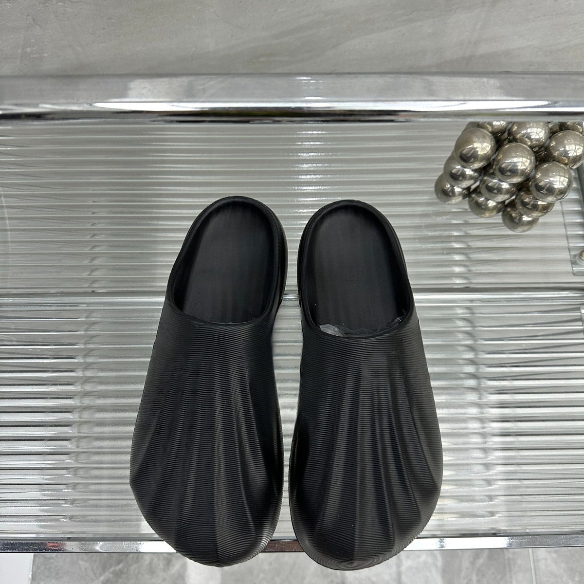 T588-966 Loose colored thick soled sports shoes